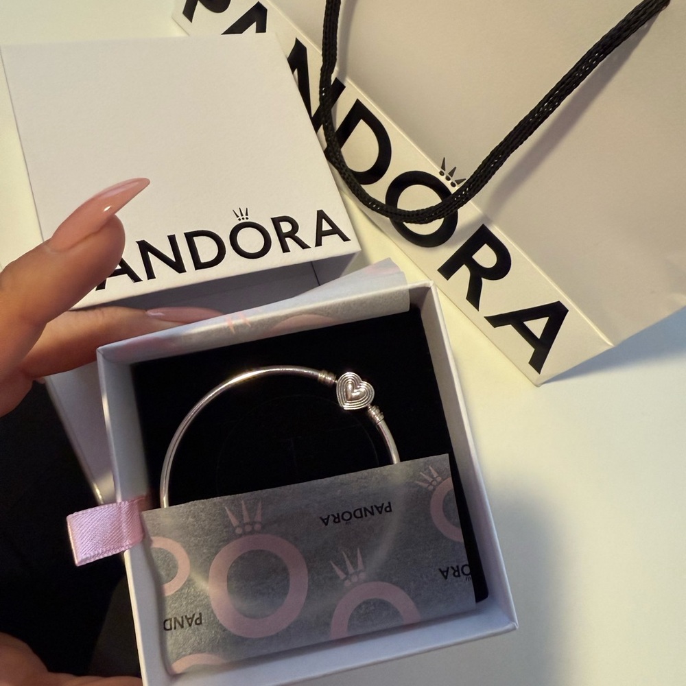 Pandora radiating heart clasp bangle